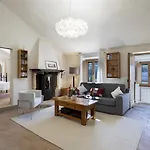 Casale La Cascina 8, Emma *