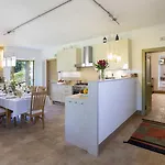 Casale La Cascina 8, Emma Villa