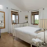 Casale La Cascina 8, Emma Villa
