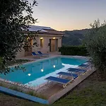 Villa Casale La Cascina 8, Emma
