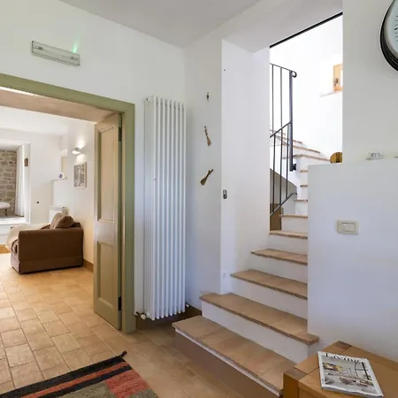 Casale La Cascina 8, Emma Willa *
