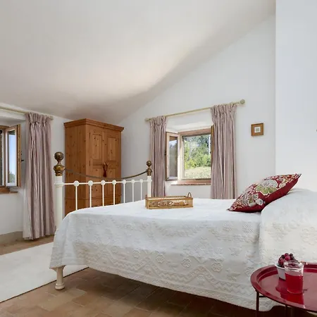 Casale La Cascina 8, Emma Willa Force