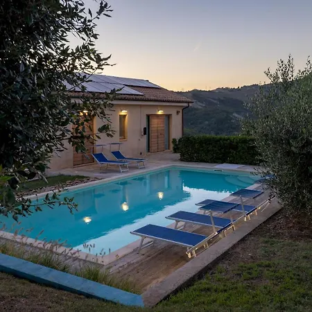 Villa Casale La Cascina 8, Emma