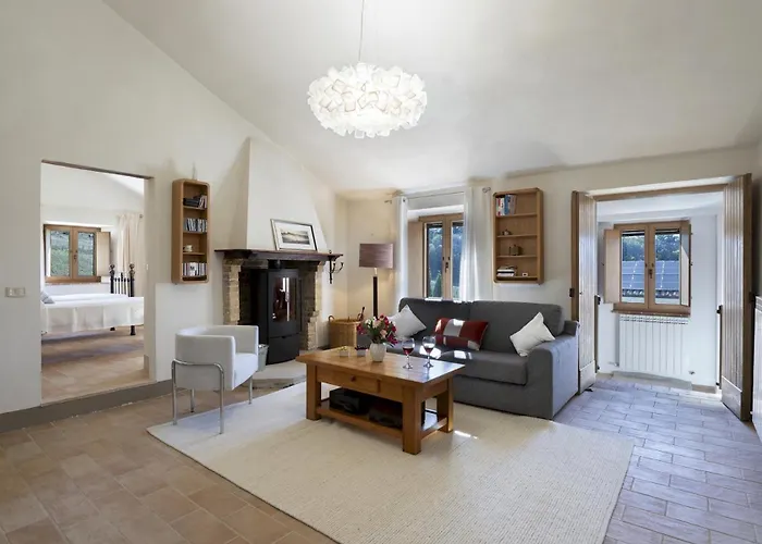 Casale La Cascina 8, Emma *