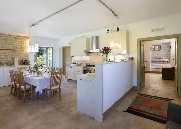 Casale La Cascina 8, Emma Villa