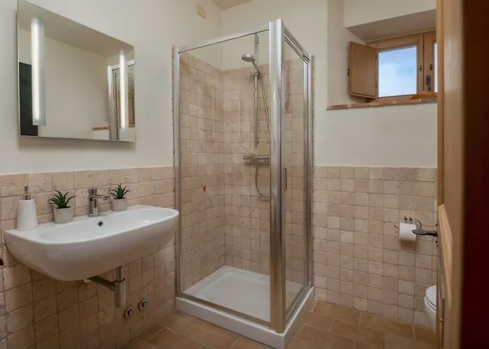 Villa Casale La Cascina 8, Emma Force