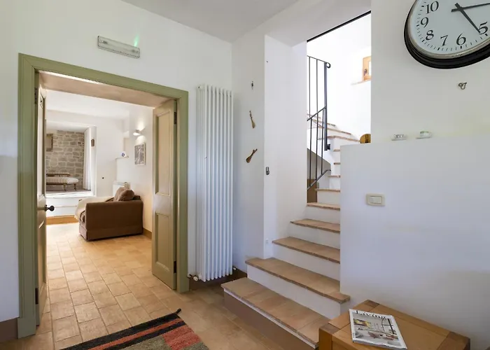 Casale La Cascina 8, Emma Villa *