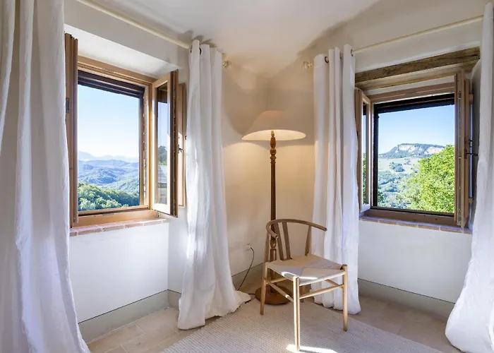 Casale La Cascina 8, Emma Βίλα Force