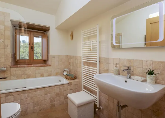 Casale La Cascina 8, Emma Villa *