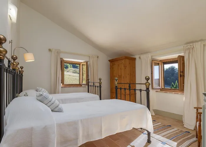 Casale La Cascina 8, Emma Βίλα *