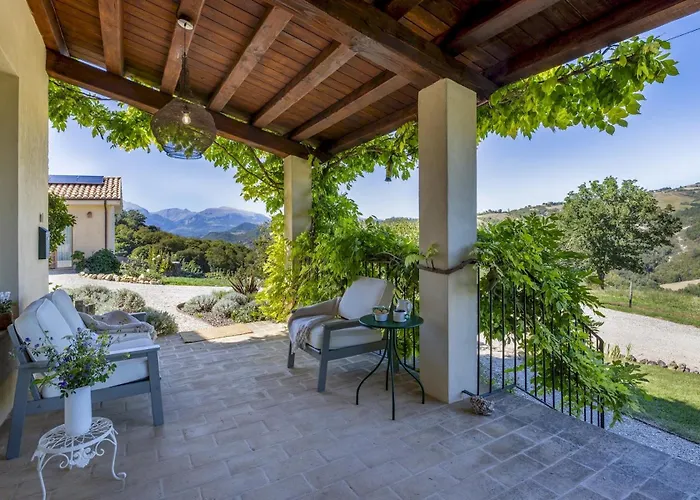 Casale La Cascina 8, Emma *