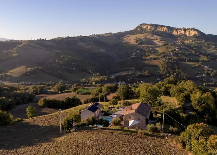 Casale La Cascina 8, Emma Βίλα