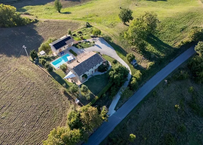 Casale La Cascina 8, Emma Villa *