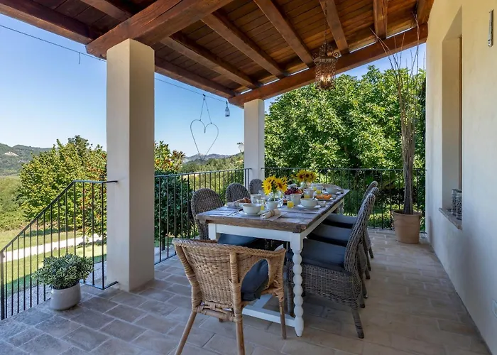 Casale La Cascina 8, Emma Force